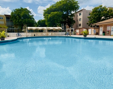 2801 Somerset Drive - Photo Thumbnail 53