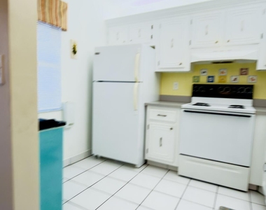 2801 Somerset Drive - Photo Thumbnail 16