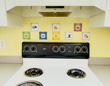 2801 Somerset Drive - Photo Thumbnail 13
