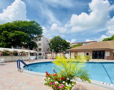 2801 Somerset Drive - Photo Thumbnail 54