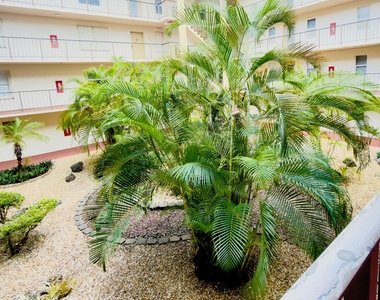2801 Somerset Drive - Photo Thumbnail 6