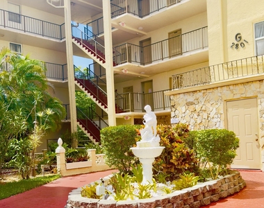 2801 Somerset Drive - Photo Thumbnail 1