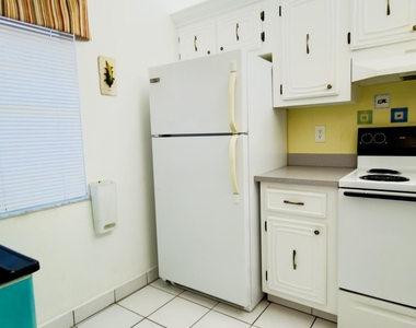 2801 Somerset Drive - Photo Thumbnail 11