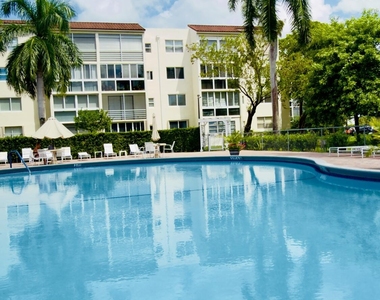 2801 Somerset Drive - Photo Thumbnail 57