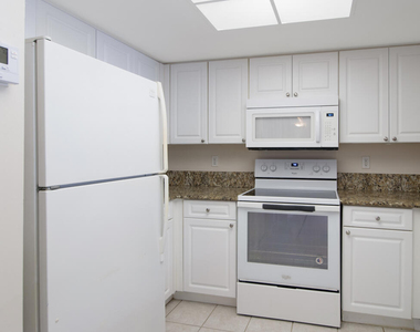 500 Crestwood Court N - Photo Thumbnail 4
