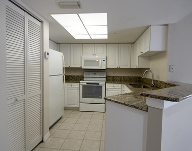 500 Crestwood Court N - Photo Thumbnail 2