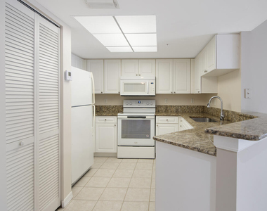 500 Crestwood Court N - Photo Thumbnail 3