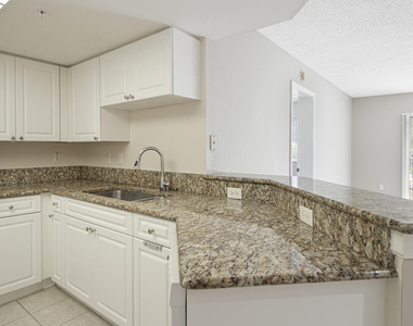 500 Crestwood Court N - Photo Thumbnail 5