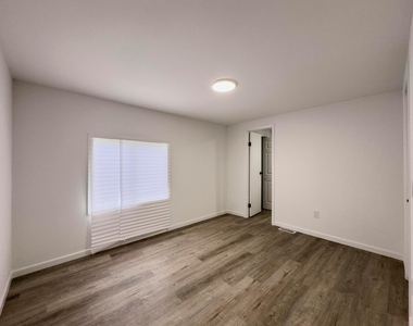 4022 68th Street N - Photo Thumbnail 9