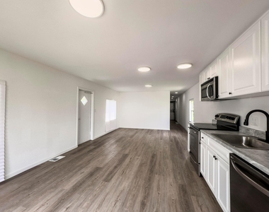 4022 68th Street N - Photo Thumbnail 6
