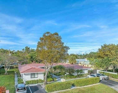 541 Ne 43rd Street - Photo Thumbnail 1