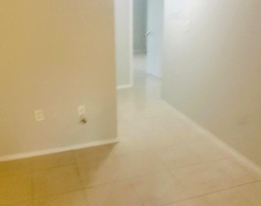 2667 Nw 33rd Street - Photo Thumbnail 12