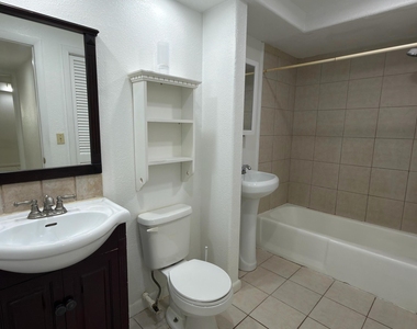636 Nw 13th Street - Photo Thumbnail 9