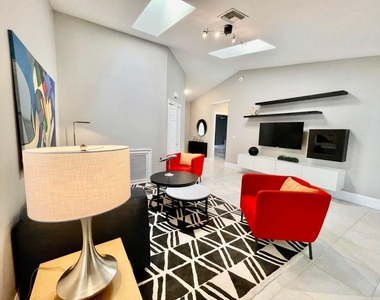 1259 Denlow Lane - Photo Thumbnail 13