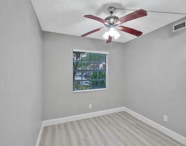 821 Nw 103rd Avenue - Photo Thumbnail 6
