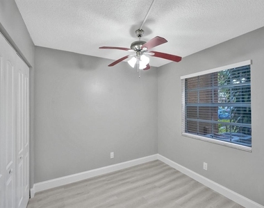 821 Nw 103rd Avenue - Photo Thumbnail 3