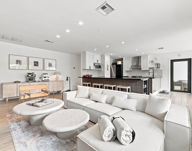 14902 Paddock Drive - Photo Thumbnail 12