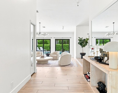 14902 Paddock Drive - Photo Thumbnail 7