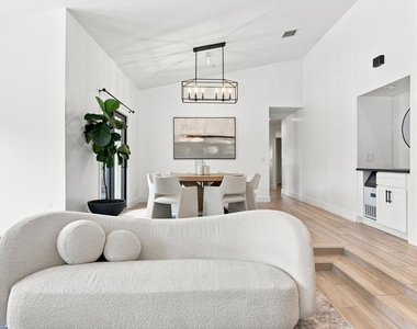 14902 Paddock Drive - Photo Thumbnail 9