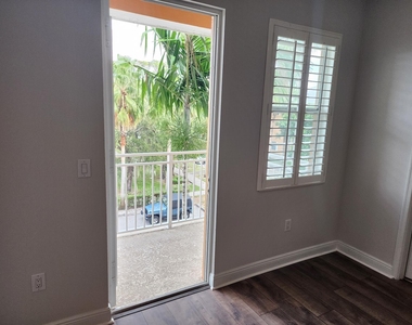 335 Sw 13th Terrace - Photo Thumbnail 18