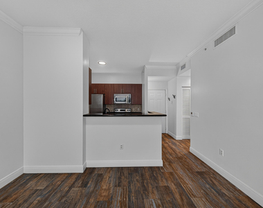 2401 Ne 65th Street - Photo Thumbnail 6