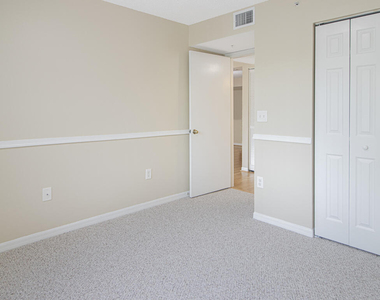 100 Crestwood Court N - Photo Thumbnail 15