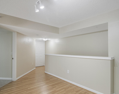 100 Crestwood Court N - Photo Thumbnail 6