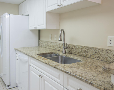 100 Crestwood Court N - Photo Thumbnail 12