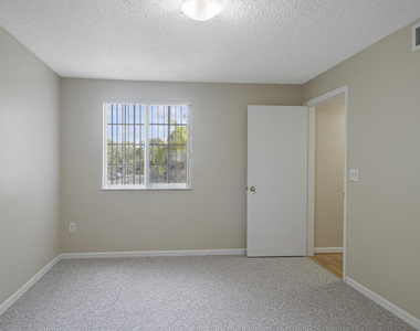 100 Crestwood Court N - Photo Thumbnail 18