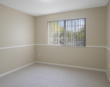 100 Crestwood Court N - Photo Thumbnail 14
