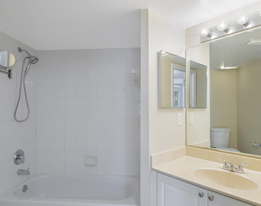 100 Crestwood Court N - Photo Thumbnail 3