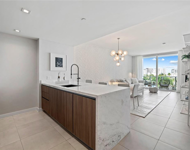 401 N Birch Road - Photo Thumbnail 6