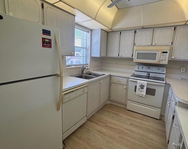 2950 Se Ocean Boulevard - Photo Thumbnail 3