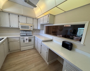 2950 Se Ocean Boulevard - Photo Thumbnail 2