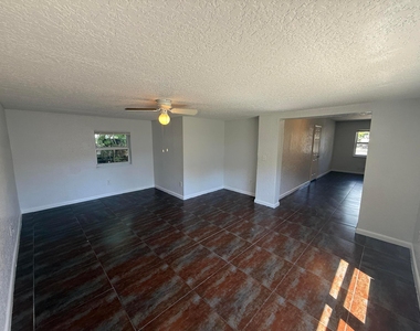 1642 Nw 13th Court - Photo Thumbnail 4