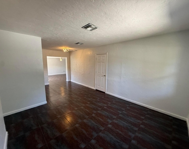 1642 Nw 13th Court - Photo Thumbnail 7