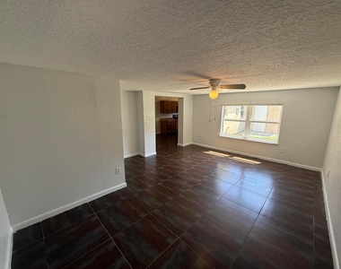 1642 Nw 13th Court - Photo Thumbnail 3