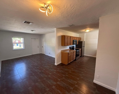 1642 Nw 13th Court - Photo Thumbnail 6