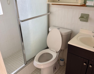 1044 Ne 16th Terrace - Photo Thumbnail 1