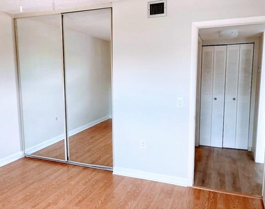 1721 Whitehall Drive - Photo Thumbnail 8