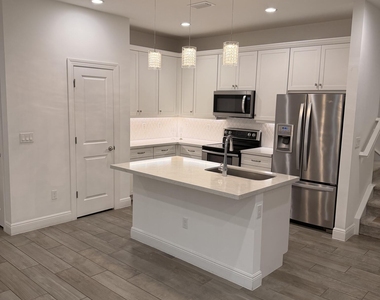 562 Parsons Way - Photo Thumbnail 5