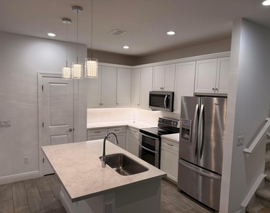 562 Parsons Way - Photo Thumbnail 9