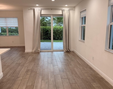 562 Parsons Way - Photo Thumbnail 8