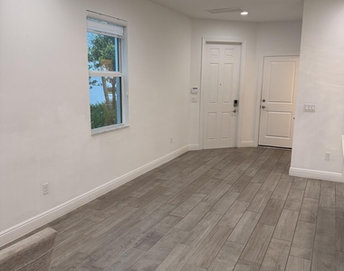 562 Parsons Way - Photo Thumbnail 7