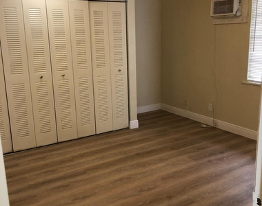 717 Sw 2nd Court - Photo Thumbnail 2