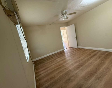 717 Sw 2nd Court - Photo Thumbnail 5