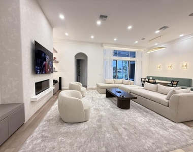8149 Valhalla Drive - Photo Thumbnail 13