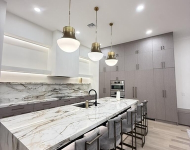 8149 Valhalla Drive - Photo Thumbnail 11