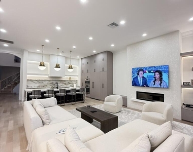 8149 Valhalla Drive - Photo Thumbnail 10