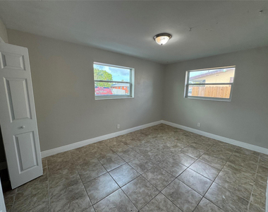 1700 Nw 52nd Avenue - Photo Thumbnail 5